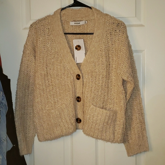 JustFab Sweaters - Cropped Knit Sweater